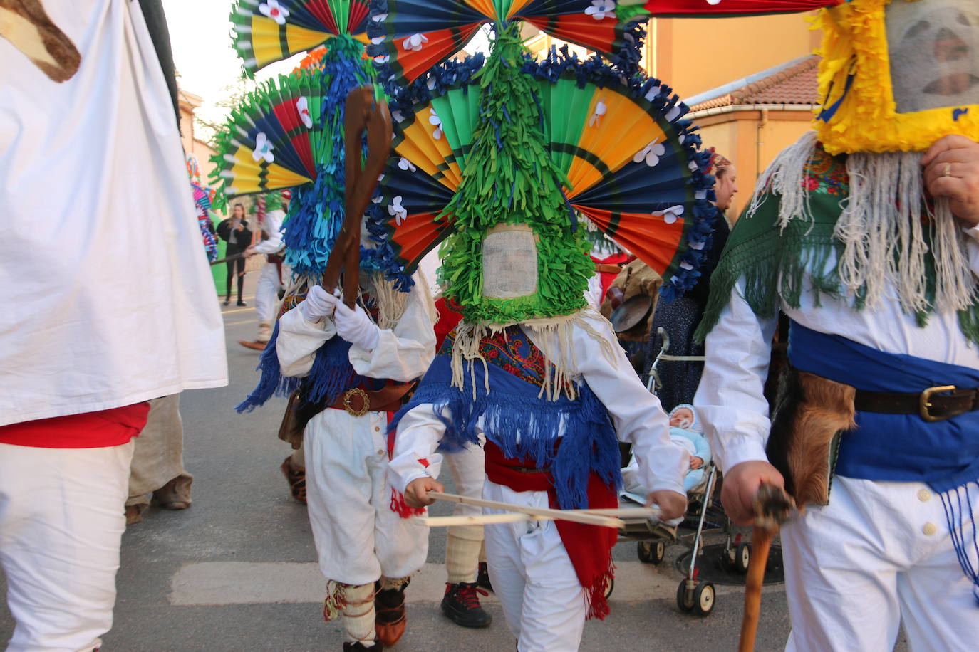 Cimanes del Tejar ha celebrado una de sus fiestas más enraizadas, el antruejo más tradicional