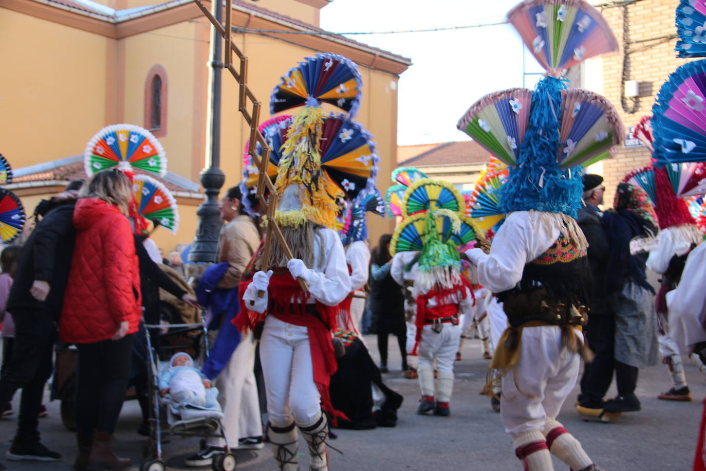 Cimanes del Tejar ha celebrado una de sus fiestas más enraizadas, el antruejo más tradicional