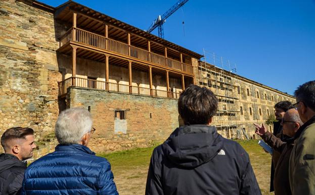 Visita a la intervención en la obra de Vega de Espinareda.