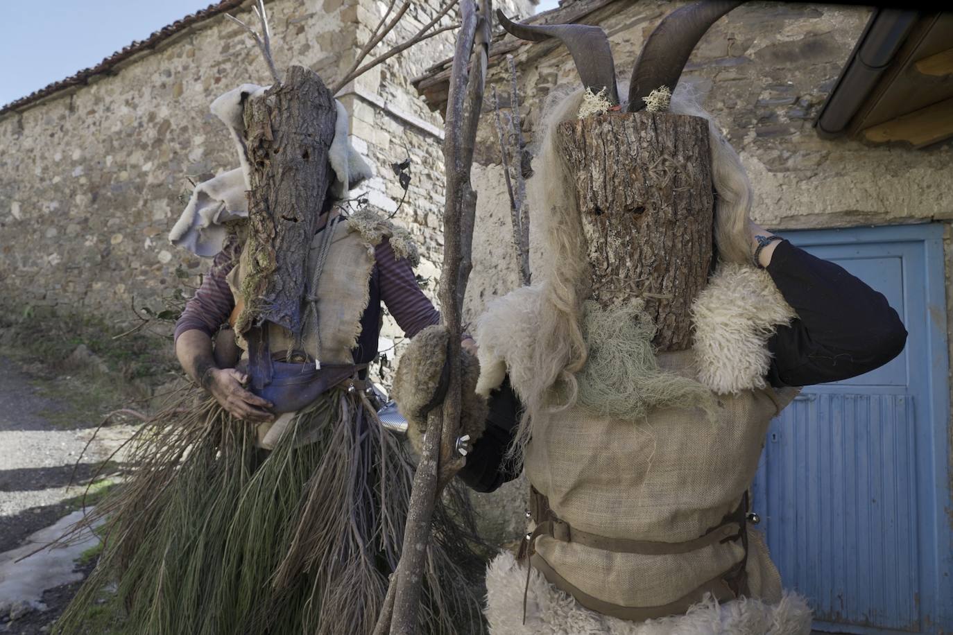 Dicen en Villalfeide que sus 'Caretos' «no son los más bonitos», pero están orgullosos de haber recuperado una tradición.