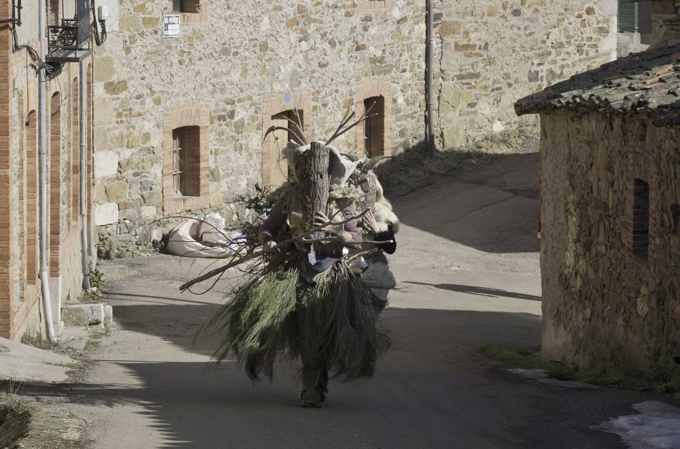 Dicen en Villalfeide que sus 'Caretos' «no son los más bonitos», pero están orgullosos de haber recuperado una tradición.