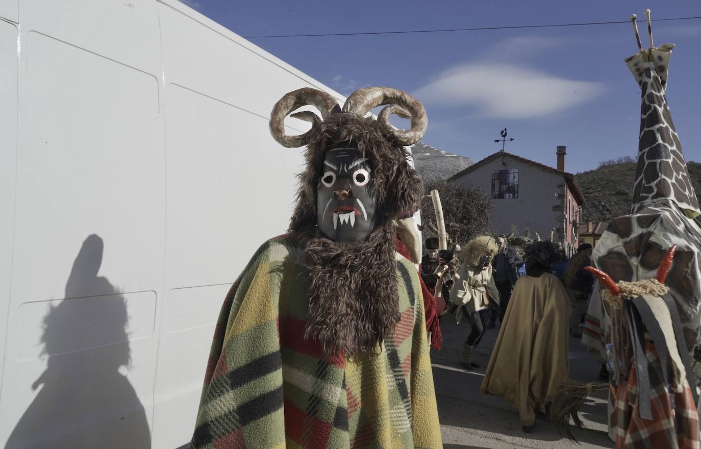 Dicen en Villalfeide que sus 'Caretos' «no son los más bonitos», pero están orgullosos de haber recuperado una tradición.