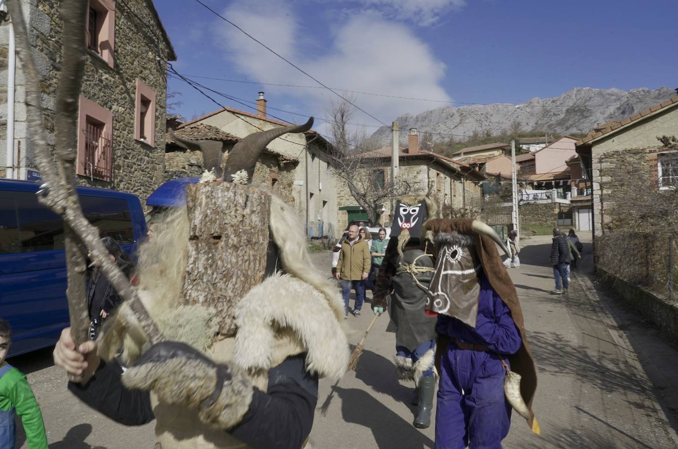 Dicen en Villalfeide que sus 'Caretos' «no son los más bonitos», pero están orgullosos de haber recuperado una tradición.