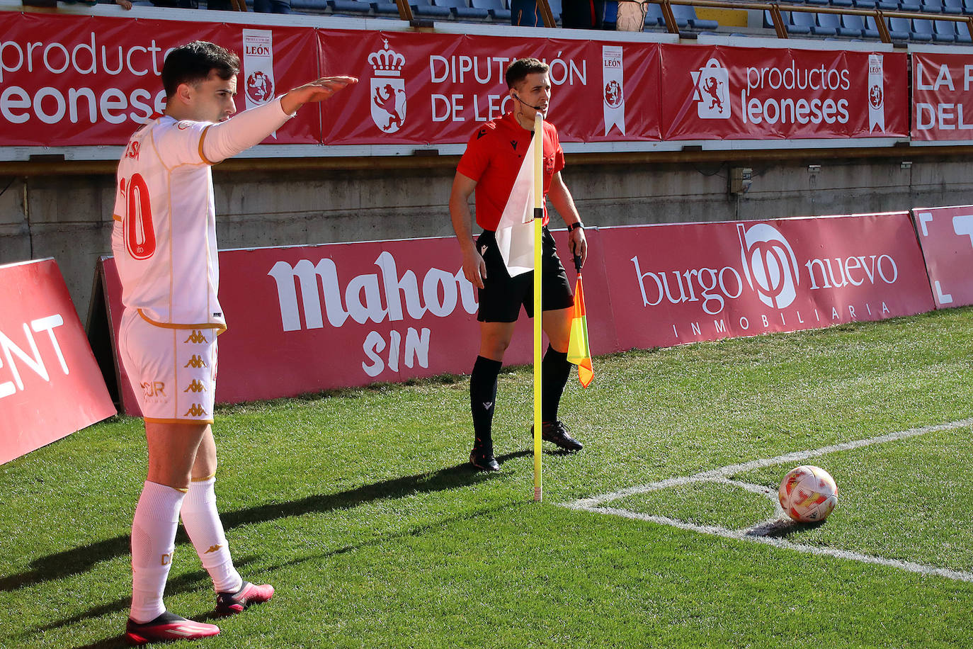 Partido correspondiente a la jornada 24 de la Primera RFEF.