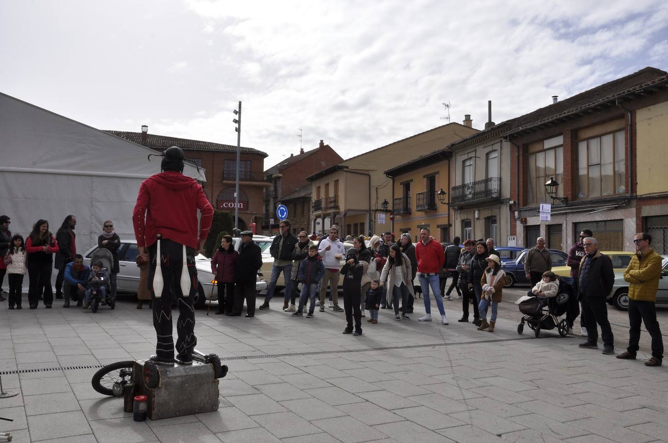 La 102ª Feria de Febrero ha tocado a su fin en una soleada mañana de domingo con miles de personas circulando por las calles de Valencia de Don Juan..