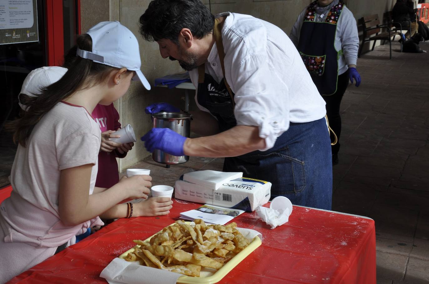 La 102ª Feria de Febrero ha tocado a su fin en una soleada mañana de domingo con miles de personas circulando por las calles de Valencia de Don Juan..