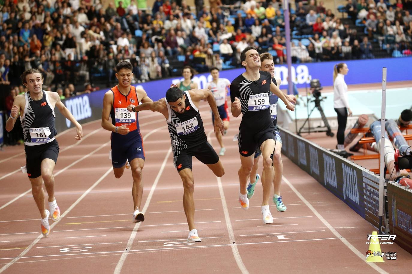 Los atletas leoneses hacen historia en el Campeonato de España de pista Cubierta.