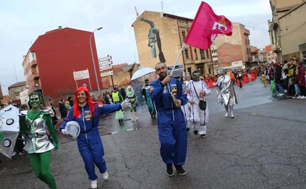 Pablo y Sara fueron uno de los grandes protagonistas del desfile de Carnaval de La Bañeza.