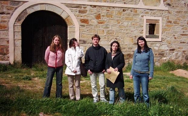 Imagen de cuatro aprticipantes en la campaña de 2004 que entrevistaron en la provincia de León a vecinos para nutrir el corpus dialectal COSER.