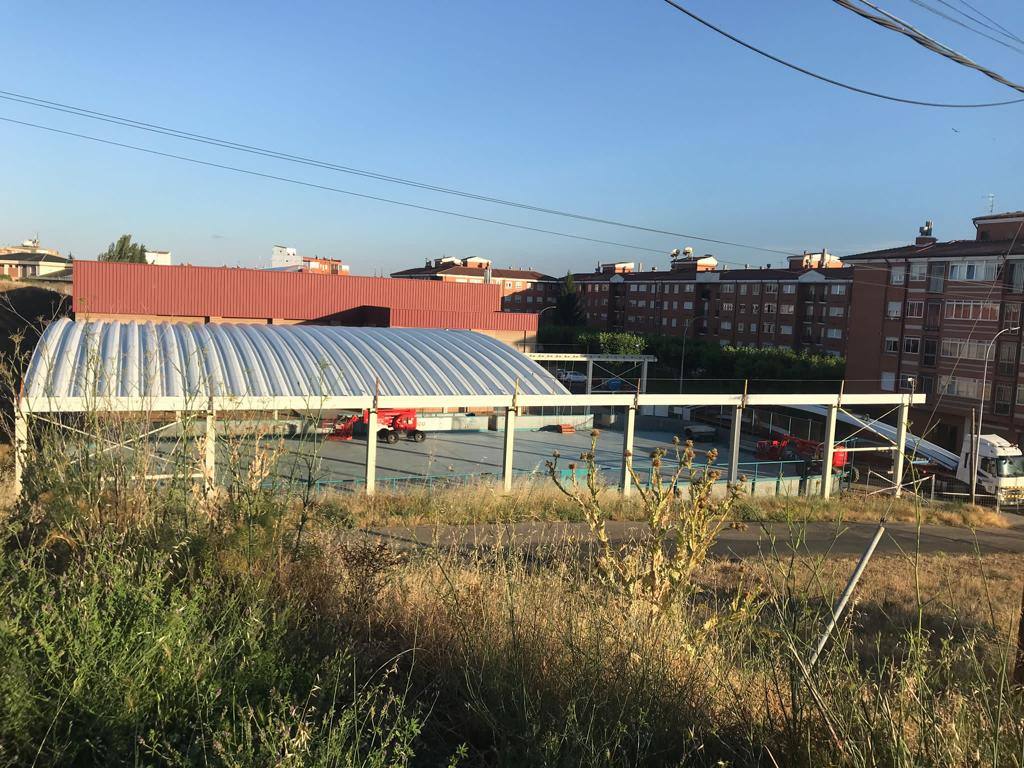 Fotos: El CHIL León explota contra el Ayuntamiento por la deficiencias de San Esteban: «No se puede jugar»