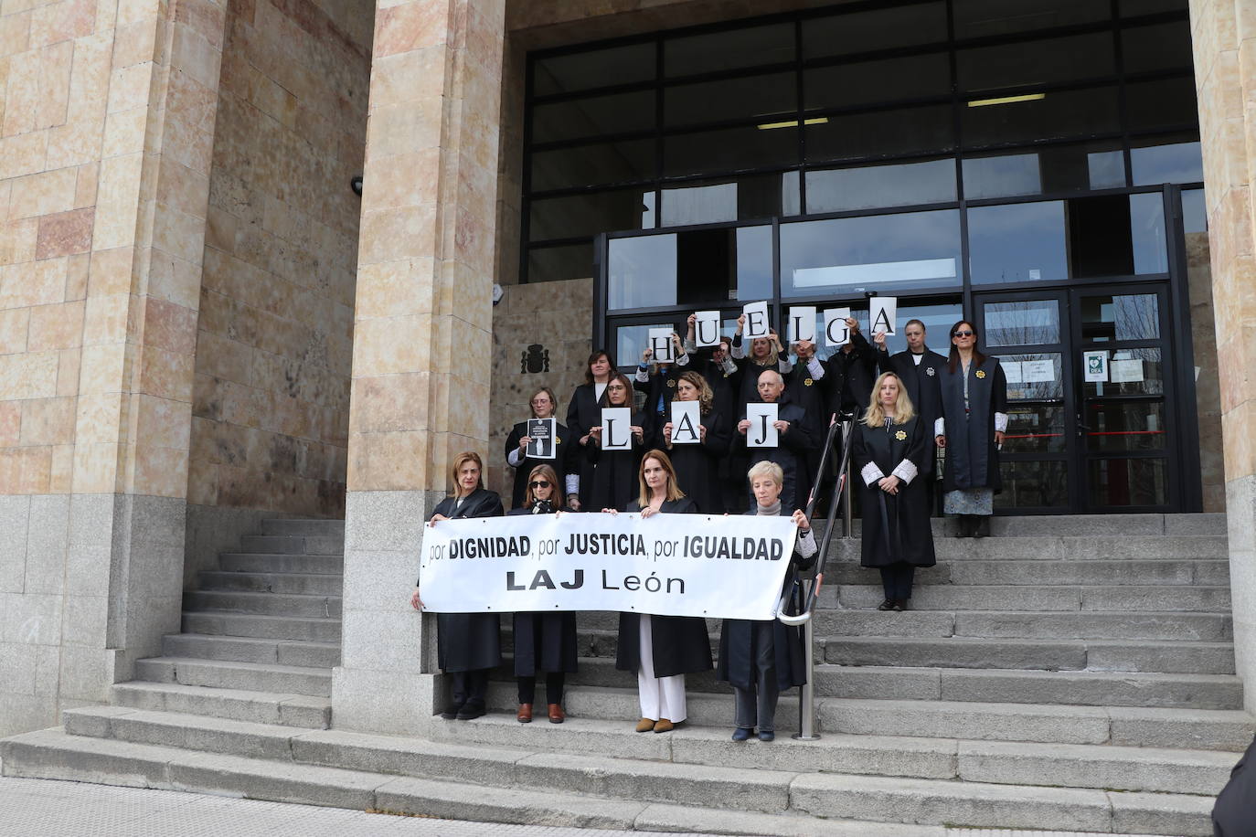 Este viernes se cumple un mes de huelga indefinida en el colectivo de letrados de adminsitración de justicia sin visos de resolución por la falta de acuerdos con el Ministerio.