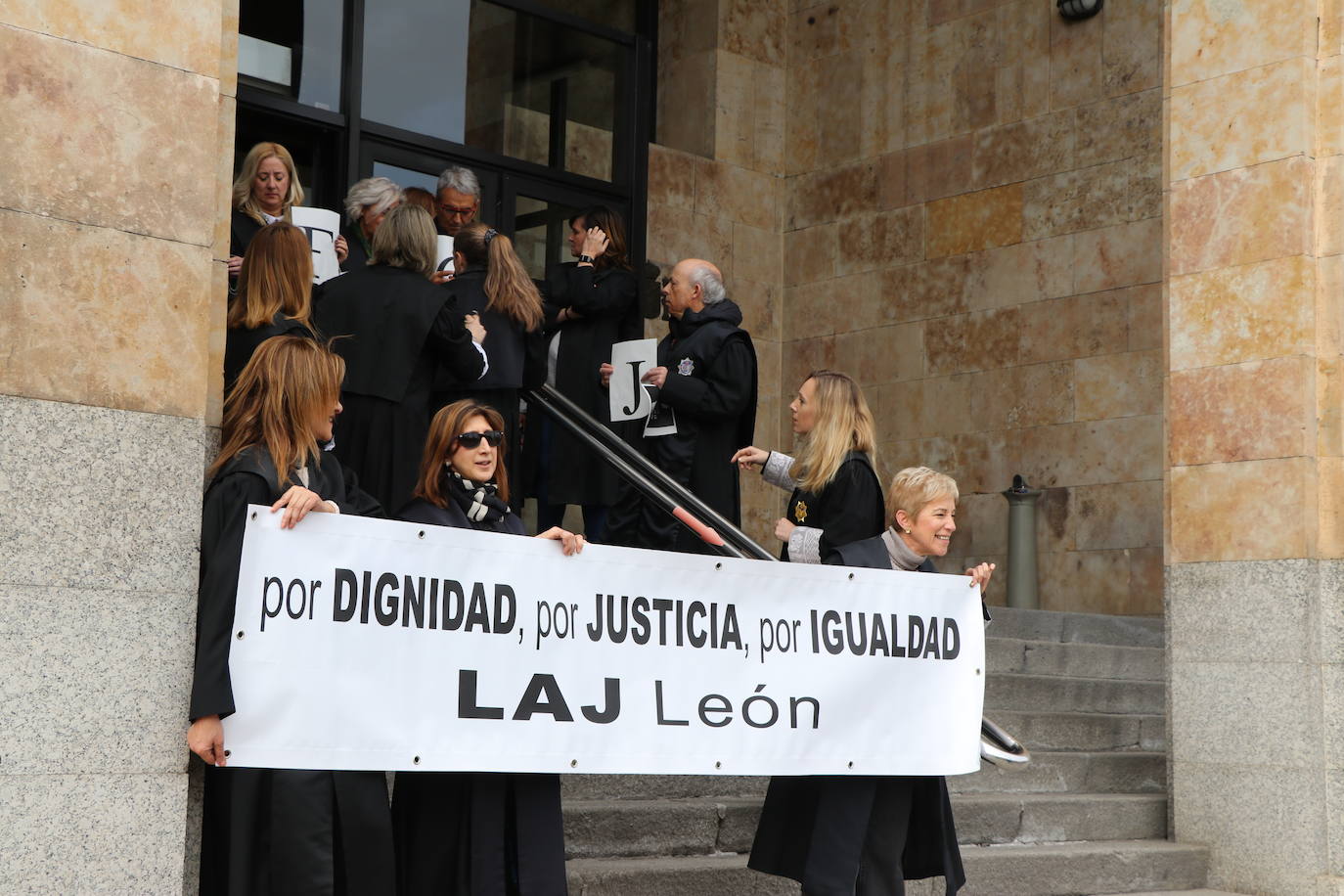 Este viernes se cumple un mes de huelga indefinida en el colectivo de letrados de adminsitración de justicia sin visos de resolución por la falta de acuerdos con el Ministerio.