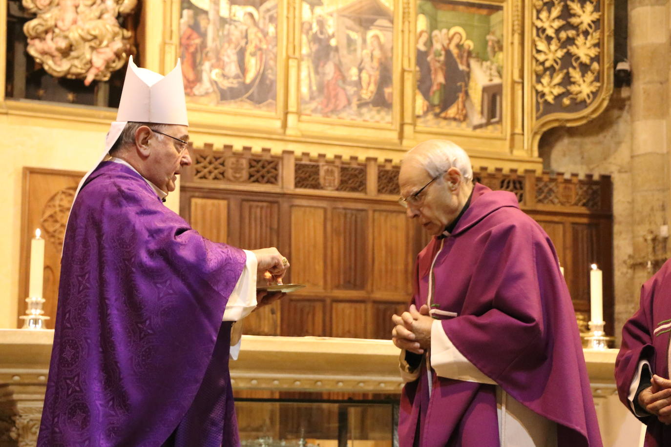 La Catedral acoge el acto central de la Diócesis de León que ha contado con la presencia del obispo Luis Ángel.