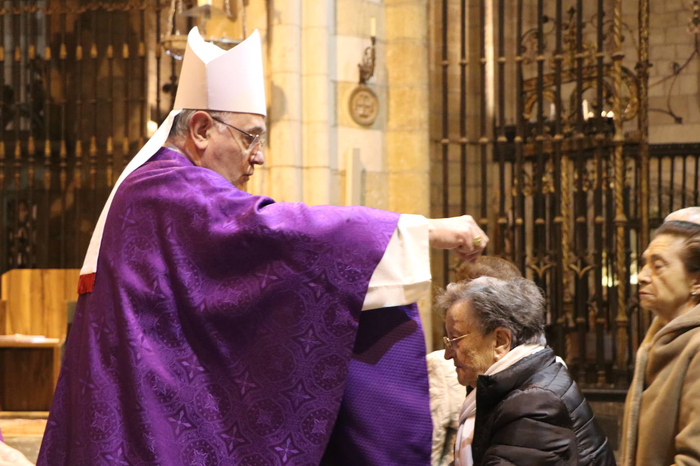 La Catedral acoge el acto central de la Diócesis de León que ha contado con la presencia del obispo Luis Ángel.