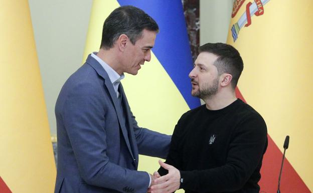 Sánchez mantiene un encuentro en Kiev con Zelensky en el aniversario de la invasión rusa.
