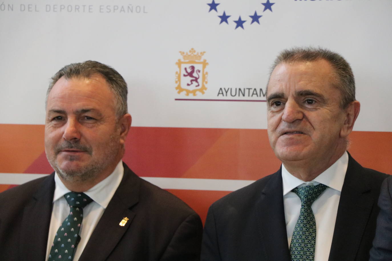 Inauguración del I Congreso Nacional de Deporte y Municipalismo a cargo del secretario de Estado para el Deporte y Presidente del Consejo Superior de Deportes, José Manuel Franco; el presidente del Comité Olímpico Español, Alejandro Blanco; el presidente de la Diputación de León, Eduardo Morán; el alcalde de León, José Antonio Diez; el presidente de la Asociación del Deporte Español, José Hidalgo y el secretario general de la Federación Española de Municipios y Provincias, Carlos Daniel Casares