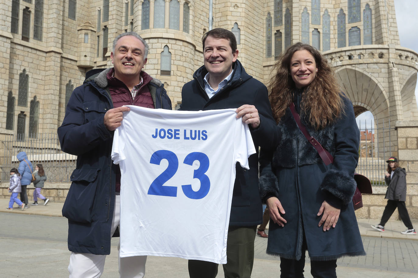 El Presidente del Partido Popular de Castilla y León, Alfonso Fernández Mañueco, visita Astorga junto al candidato a la Alcaldía del municipio, José Luis Nieto y junto a la presidenta del PP de León, Ester Muñoz.