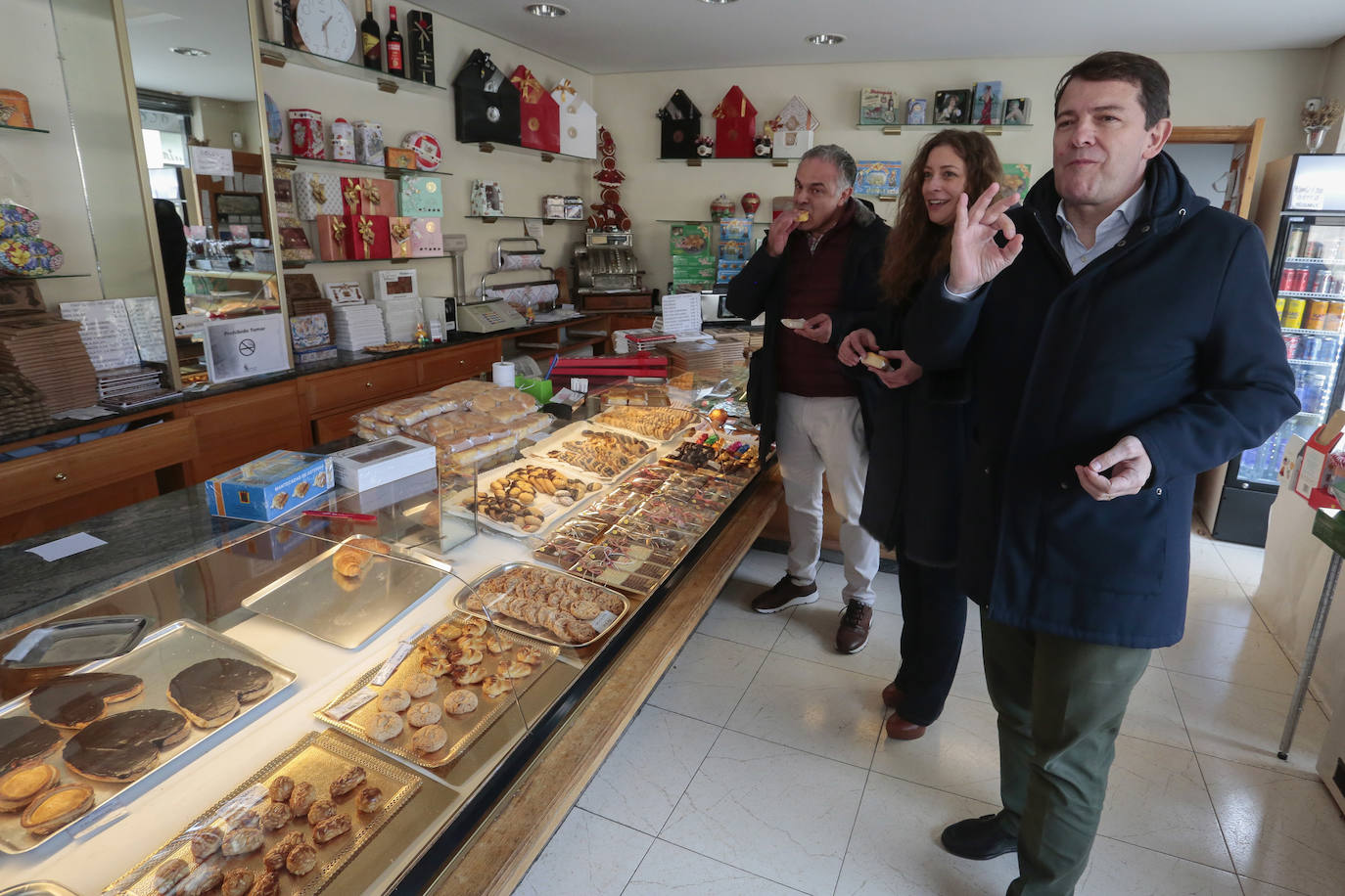 El Presidente del Partido Popular de Castilla y León, Alfonso Fernández Mañueco, visita Astorga junto al candidato a la Alcaldía del municipio, José Luis Nieto y junto a la presidenta del PP de León, Ester Muñoz.