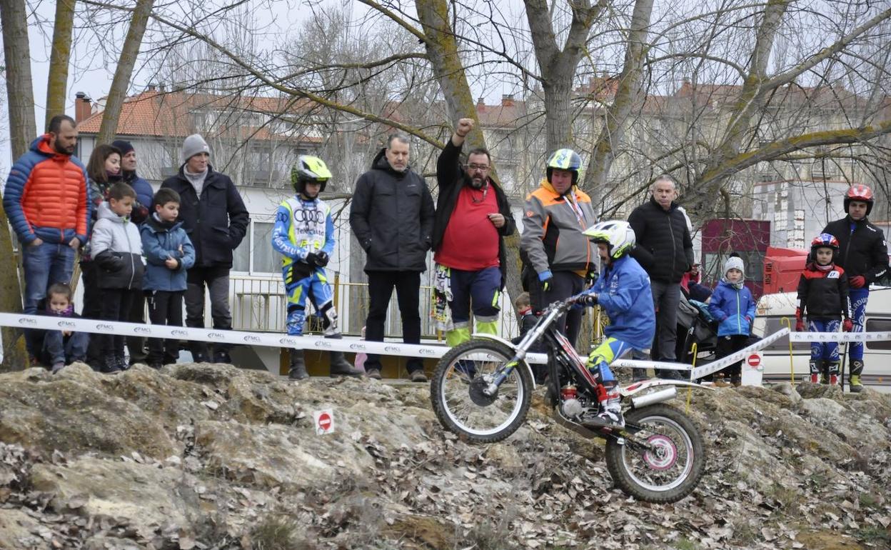 Circuito de trial en el Complejo la Isla de Valencia de Don Juan