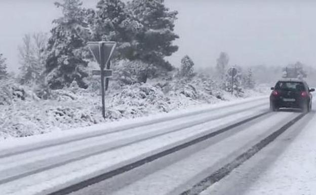 Las nevadas de los últimos días dejan hoy incidencias en la circulación por carreteras de seis provincias de Castilla y León