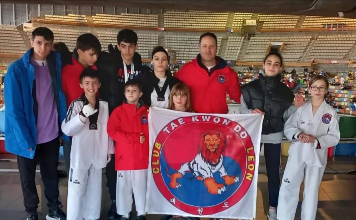 El Club Taekwondo León regresa de La Coruña con cinco medallas.