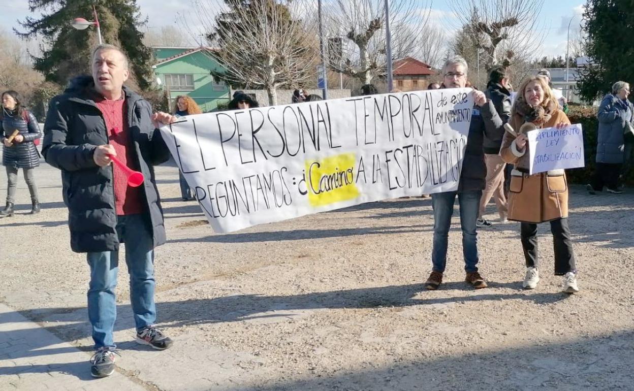 Imagen de la concentración realizada este jueves a las puertas del Ayuntamiento de San Andrés. 