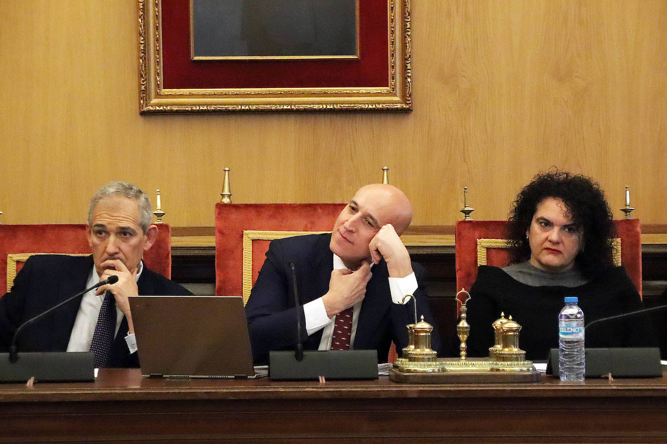 Pleno extraordinario sobre el viaje del alcalde de León a Catar. «No ha habido inversión ni promoción de León; sólo ha habido un obsequio en forma de placer y lujo a usted y su mujer», asegura la oposición. Diez defiende los logros del desplazamiento: «No me parará la reprobación, solo el pueblo de León».