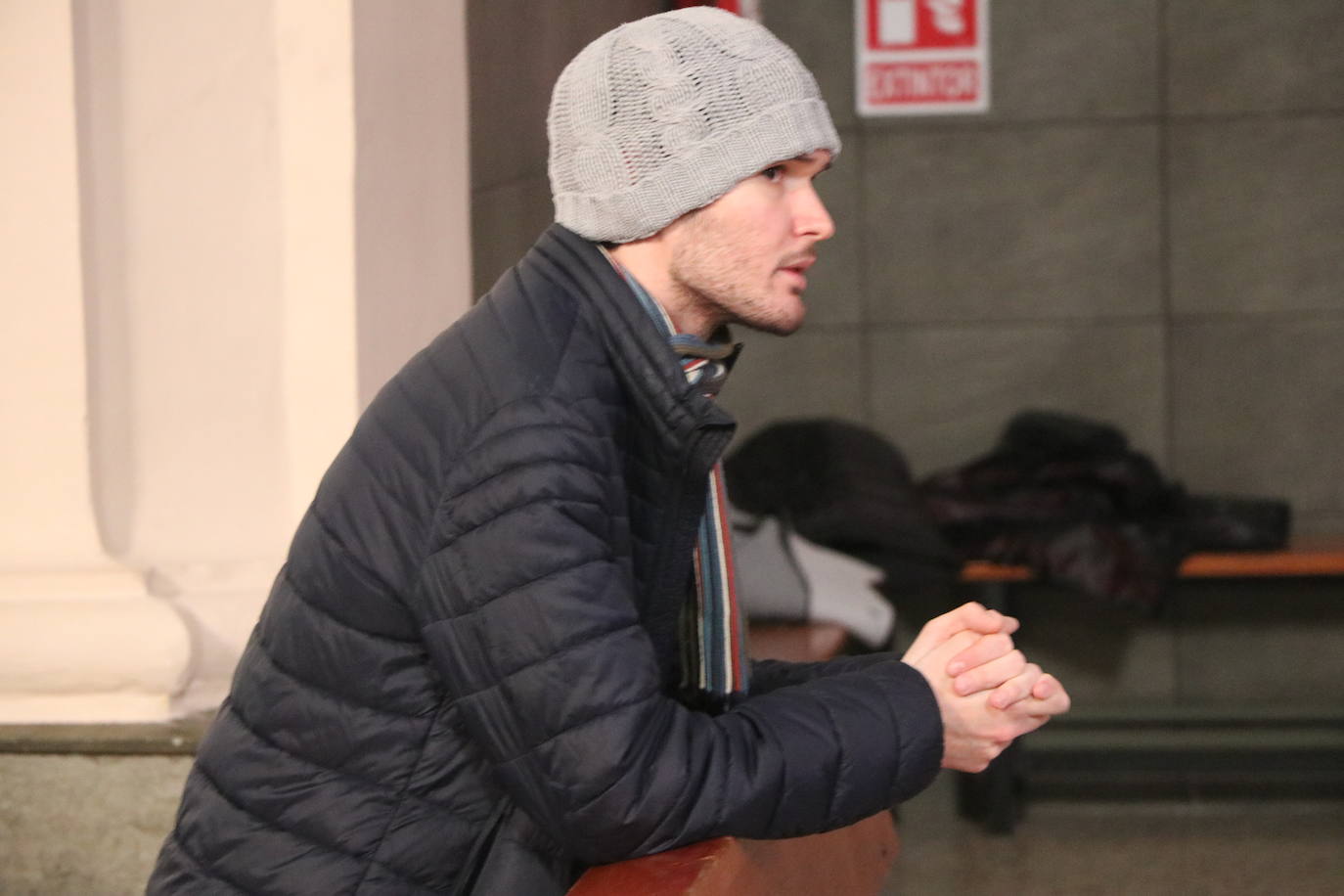 Acto de besapié a la figura de Nuestro Padre Jesús Nazareno en la capilla de Santa Nonia de León.