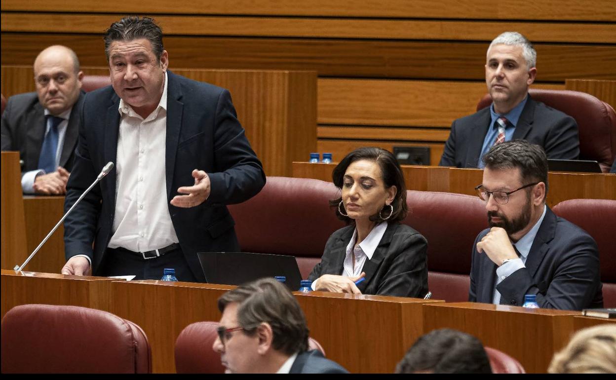 Los procuradores leonesistas intervienen en un pleno de las Cortes.