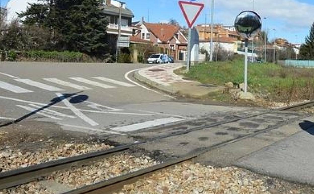 Adif licita por un millón la supresión del paso a nivel León-Matallana de Villaquilambre.