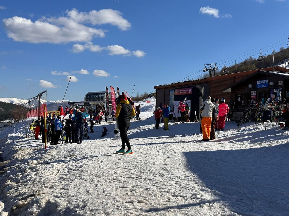 La estación de esquí de Valle Laciana-Leitariegos ha celebrado este fin de semana el Snow Weekend Festival con una gran participación de corredores y amantes de los deportes de invierno.