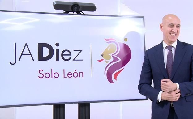 JADiez y 'Solo LEón' foman la imagen del alcalde en su campaña; el PSOE, ni sus colores corporativos aparecen en la campaña. 