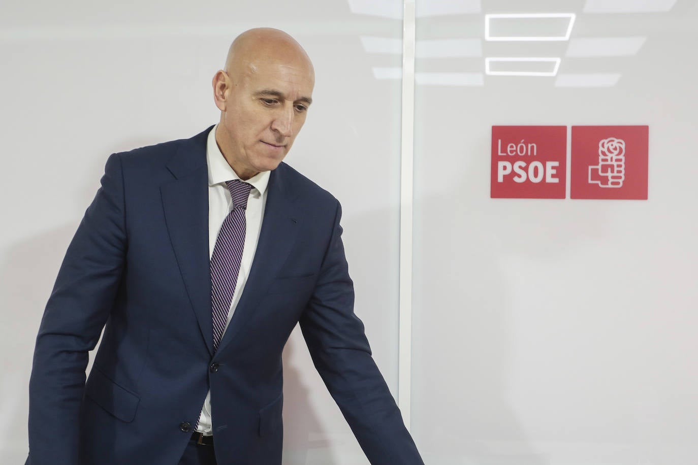 Diez presenta su marca para las elecciones, alejada del PSOE y de carácter personalista.