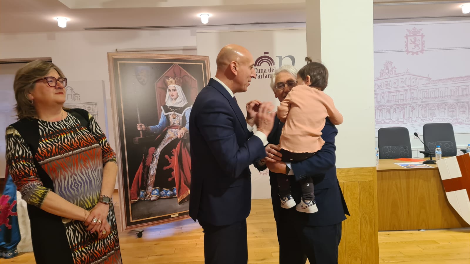 La cita ha congregado numeroso público en el salón de los reyes del Ayuntamiento de León, en San Marcelo.