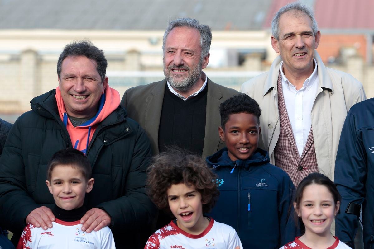 El exfutbolista, Eusebio Sacristán, ha visitado junto a Carlos Pollán, presidente de las Cortes de Castilla y León, la fundación que lleva su nombre en León.