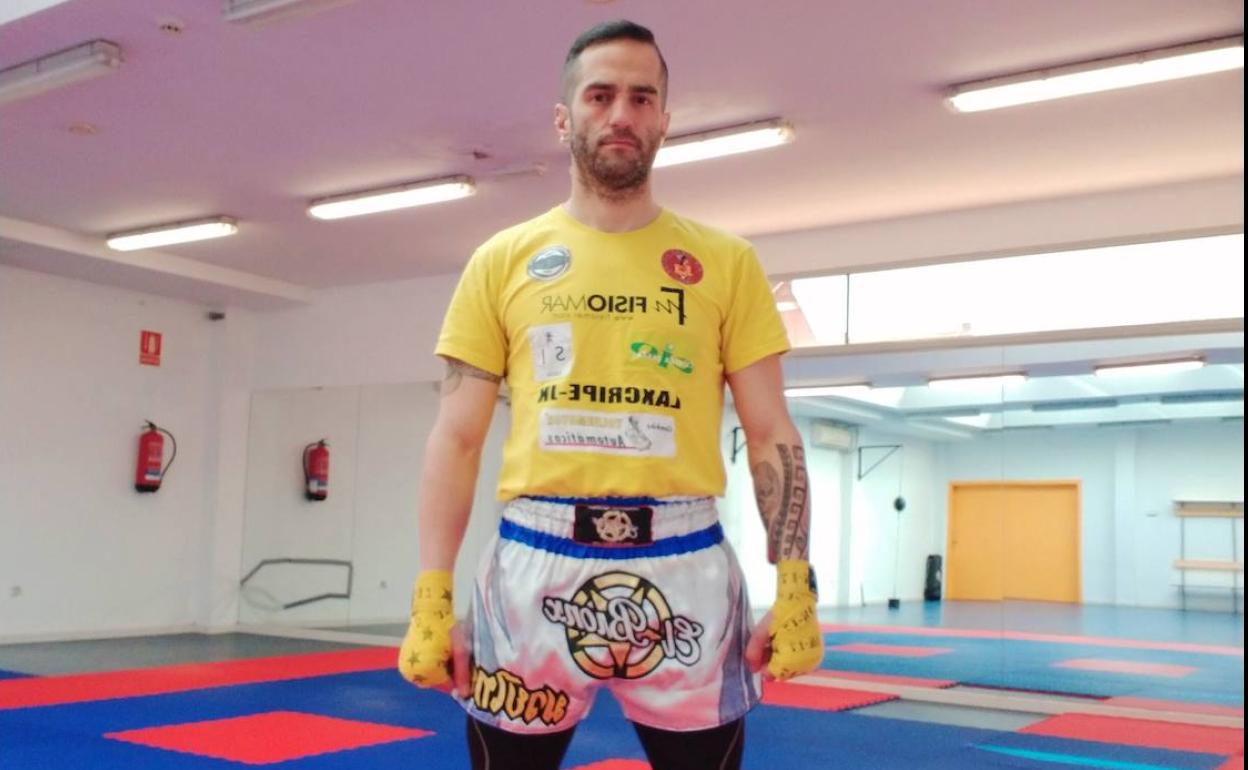 Kike Presa prepara con especial ilusión el campeonato de España de kickboxing.