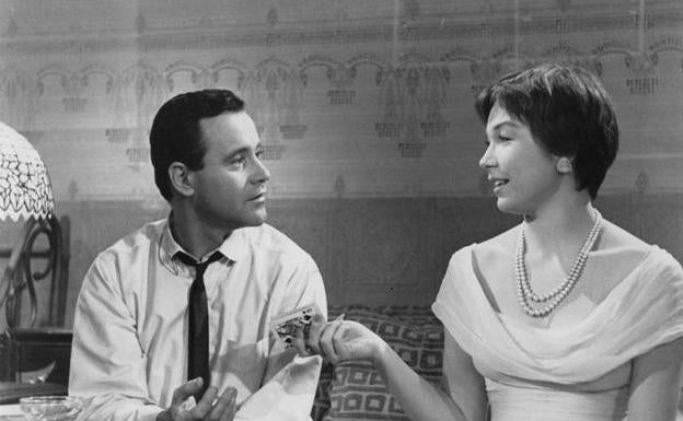 Jack Lemmon y Shirley MacLaine en 'El apartamento'.