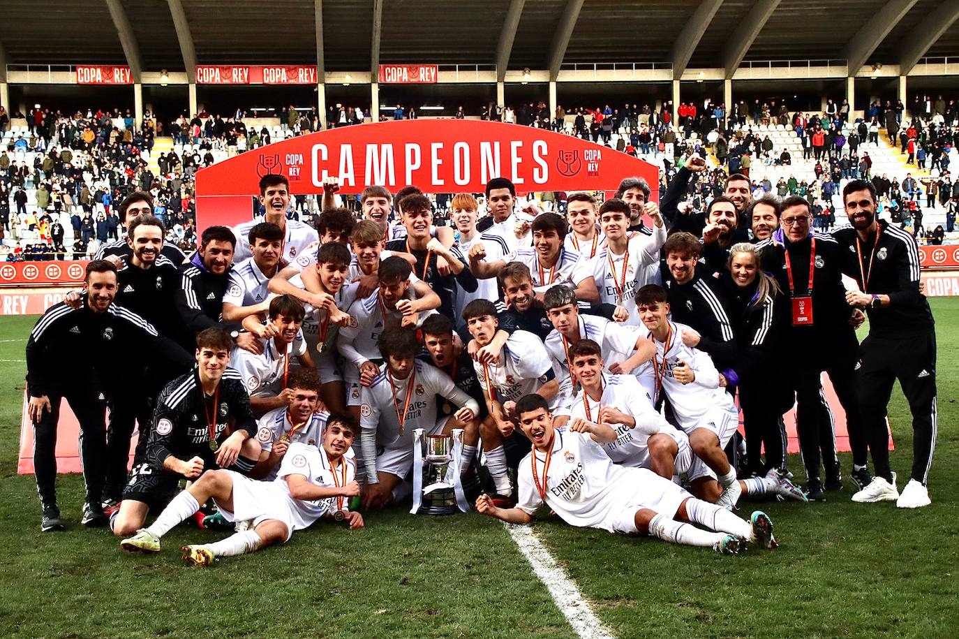 Real Madrid y Almería disputaron la final de este torneo en el estadio Reino de León, con victoria madridista