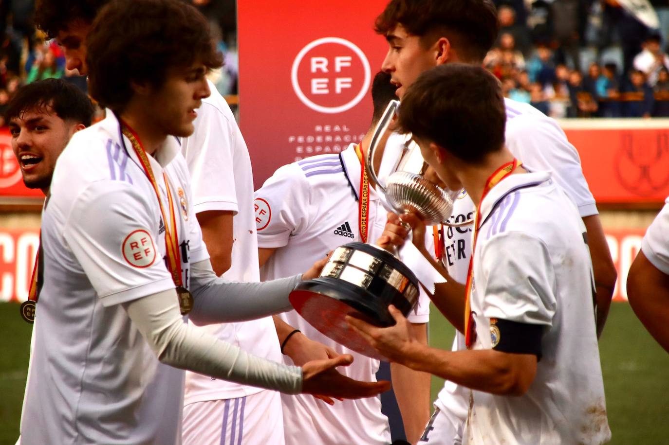 Real Madrid y Almería disputaron la final de este torneo en el estadio Reino de León, con victoria madridista