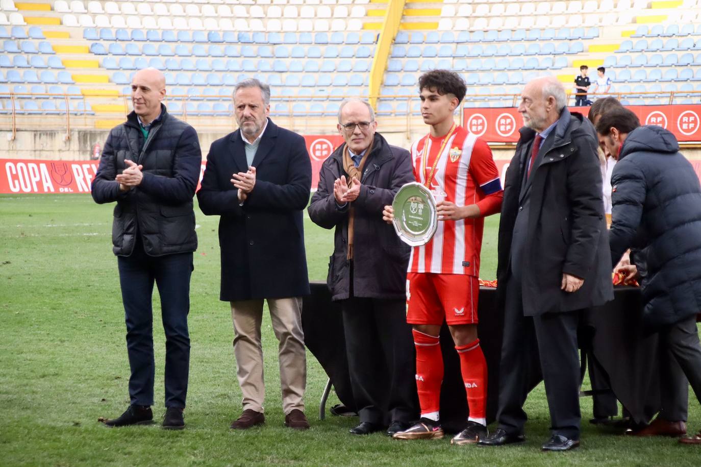 Real Madrid y Almería disputaron la final de este torneo en el estadio Reino de León, con victoria madridista