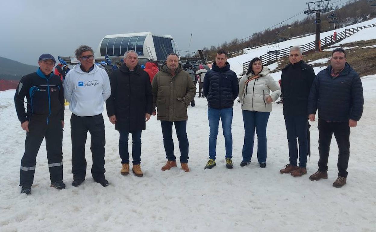 El presidente de la Diputación, Eduardo Morán, y el diputado de Turismo, Nicanor Sen. visitaron las instalaciones de la estación invernal de Leitariegos.