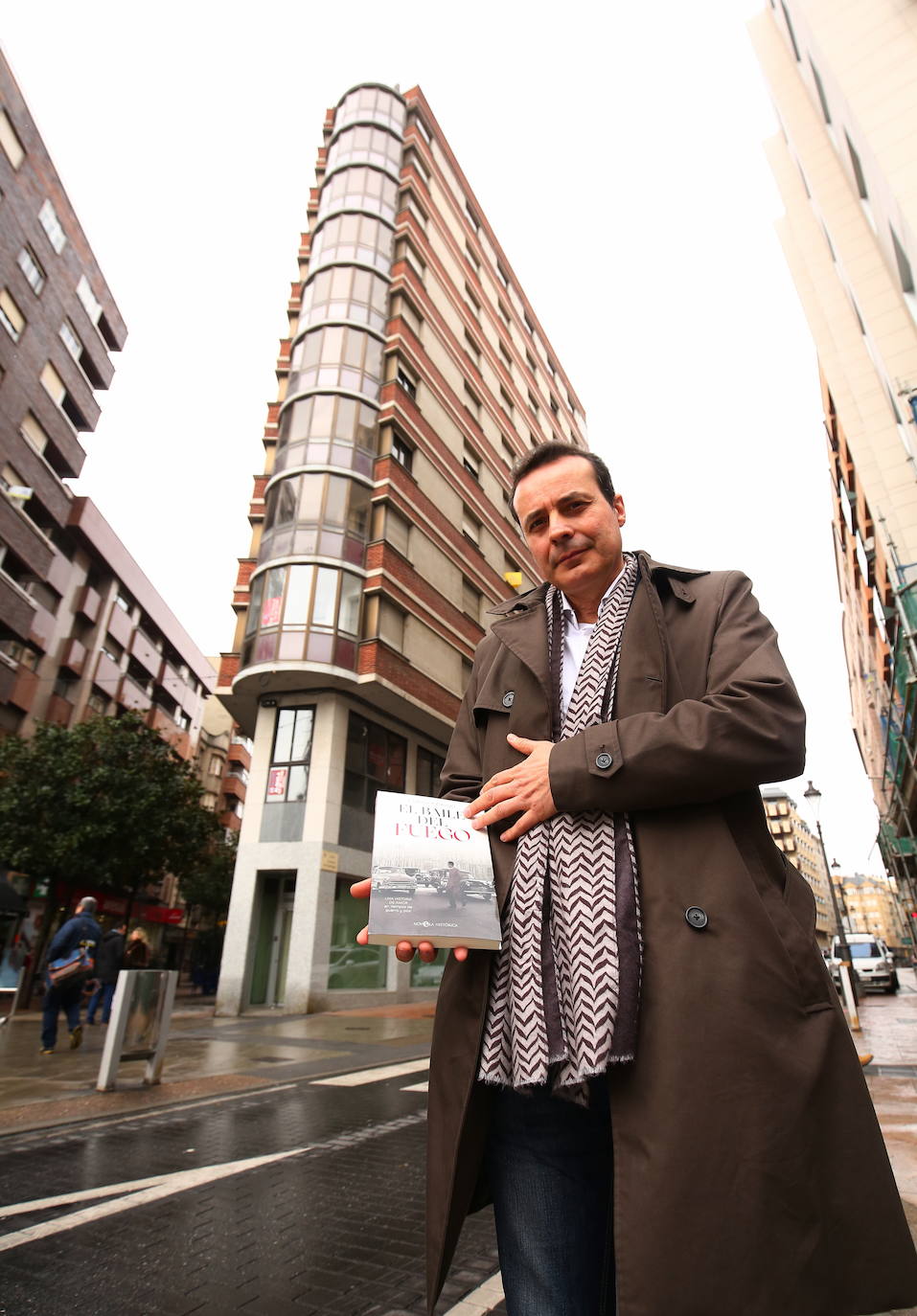 Fotos: El berciano Carlos Fidalgo publica su cuarta novela, &#039;El baile del fuego&#039;