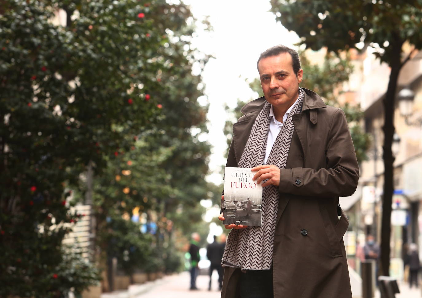 Fotos: El berciano Carlos Fidalgo publica su cuarta novela, &#039;El baile del fuego&#039;