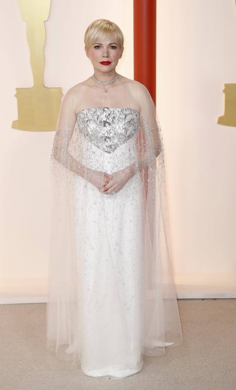 Michelle Williams con un estilismo angelical.