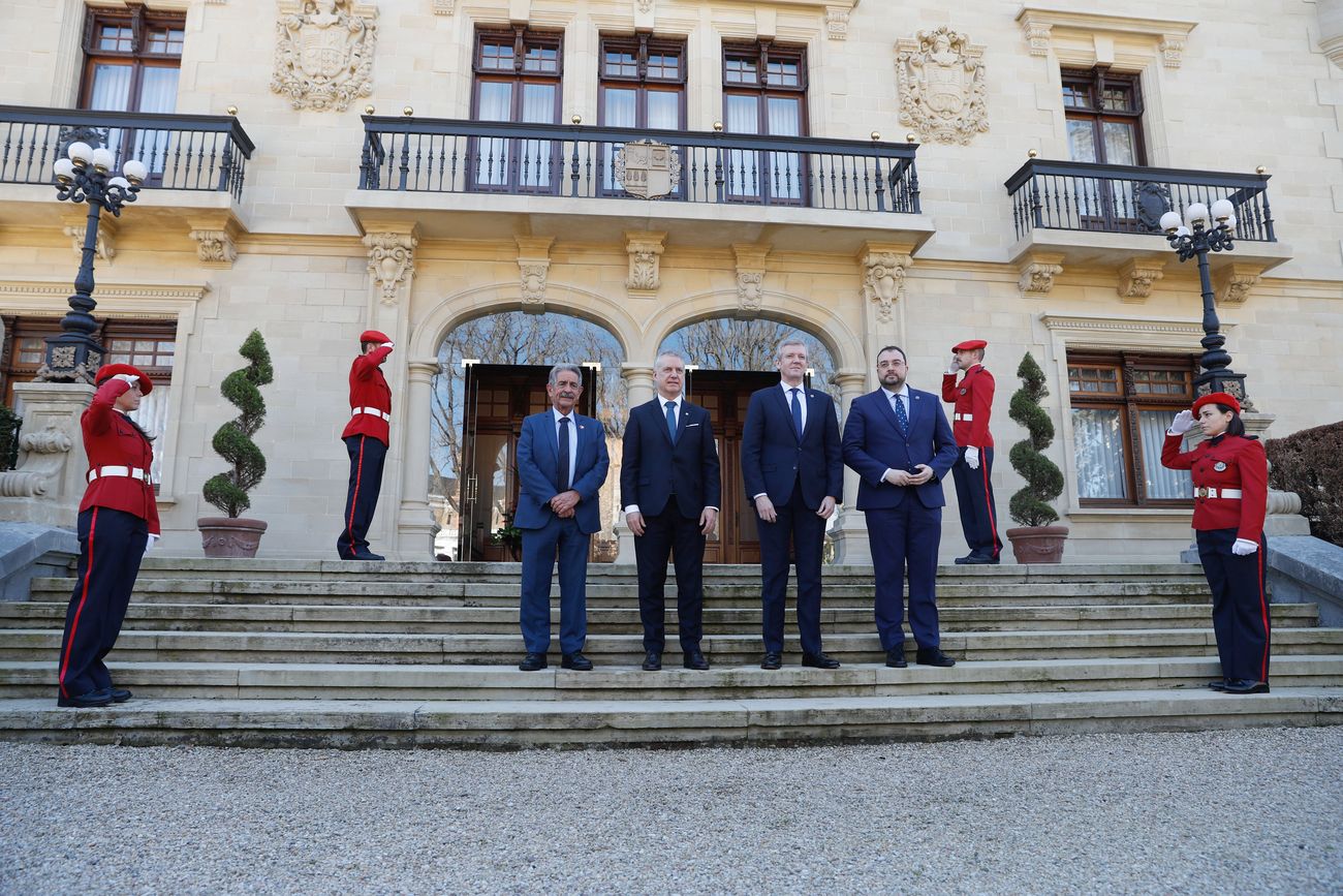 La importancia de la provincia en los corredores gasísticos y logísticos no otorga a la provincia ni a la comunidad el peso suficiente como para estar junto a Galicia, Asturias, Cantabria y el País Vasco. 