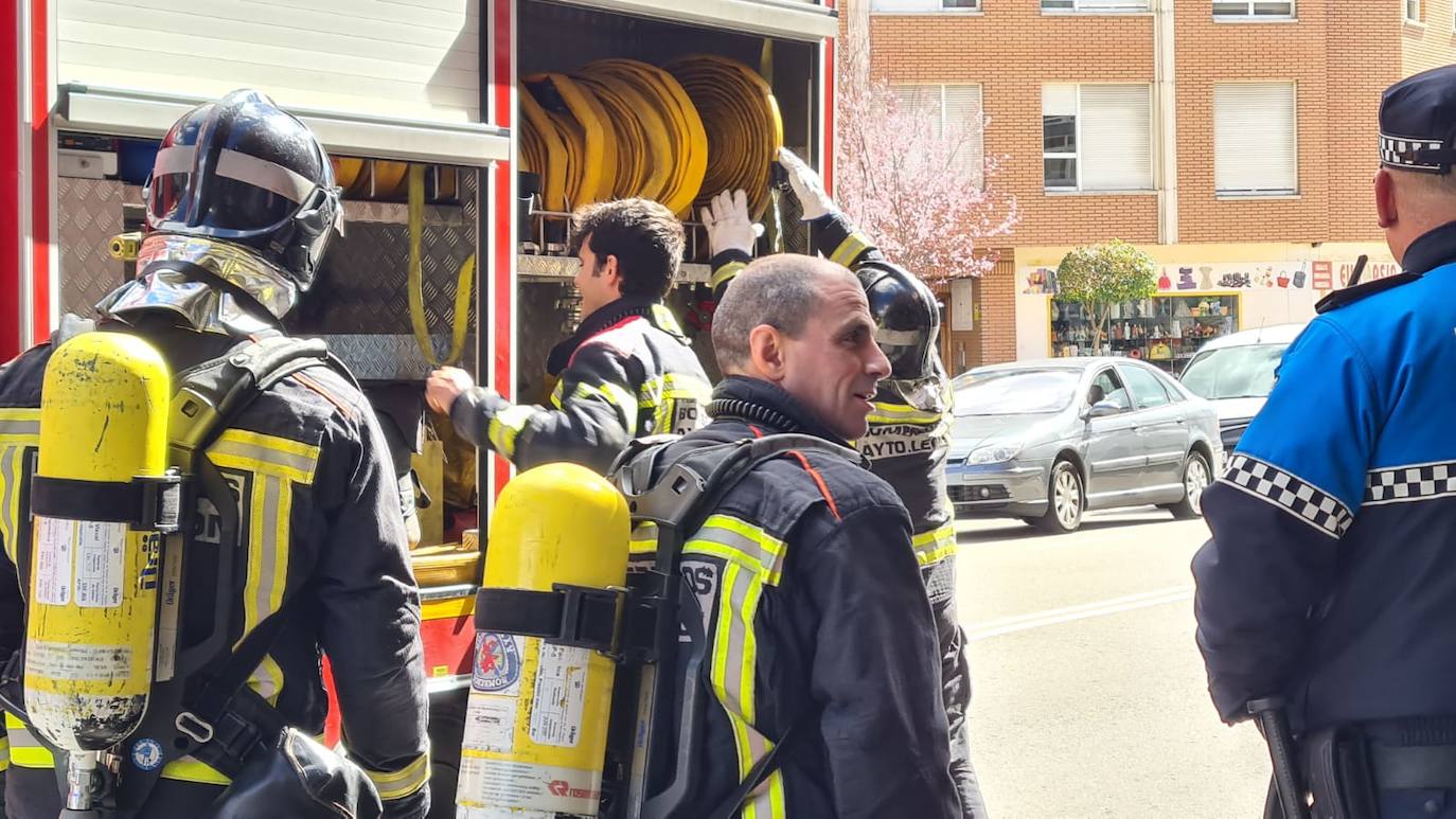 Incendio en un contenedor en la avenida Doctor Fleming.