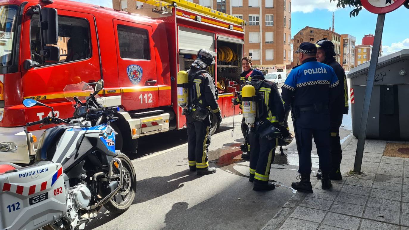 Incendio en un contenedor en la avenida Doctor Fleming.