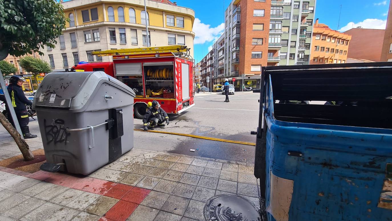 Incendio en un contenedor en la avenida Doctor Fleming.