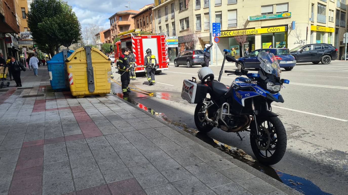 Incendio en un contenedor en la avenida Doctor Fleming.