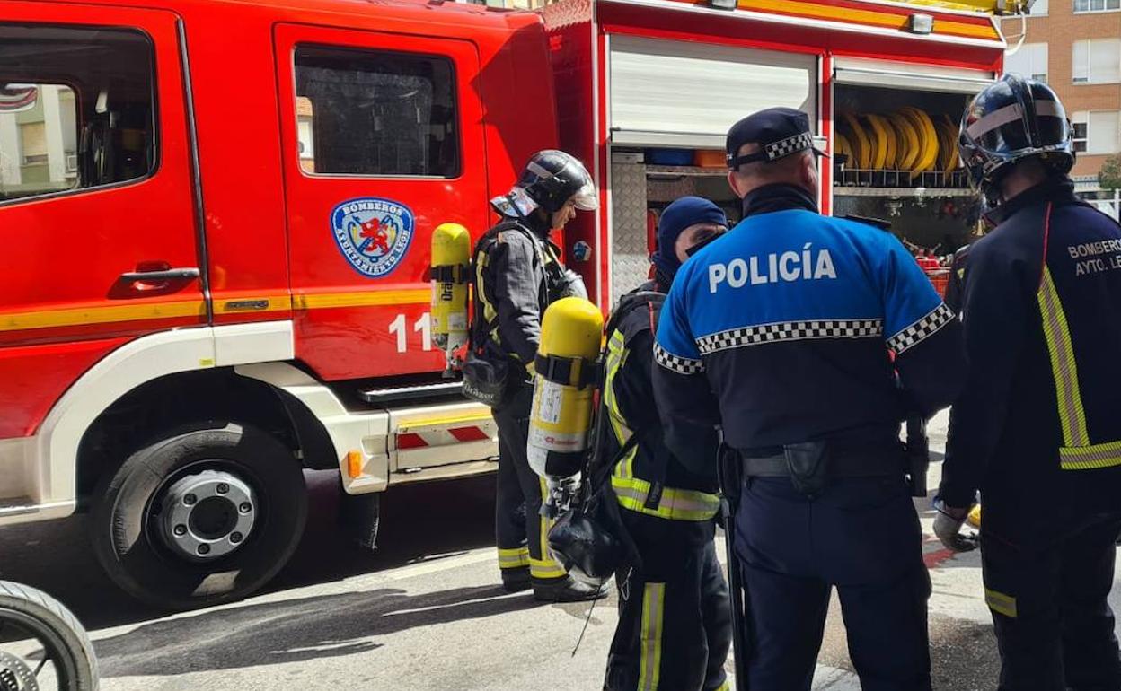 Imagen de archivo de una intervención de Bomberos León en la capital leonesa.